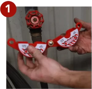 Paso 1 para manipular un dispositivo de bloqueo de valvulas LOTO SGVL Marca Alefman